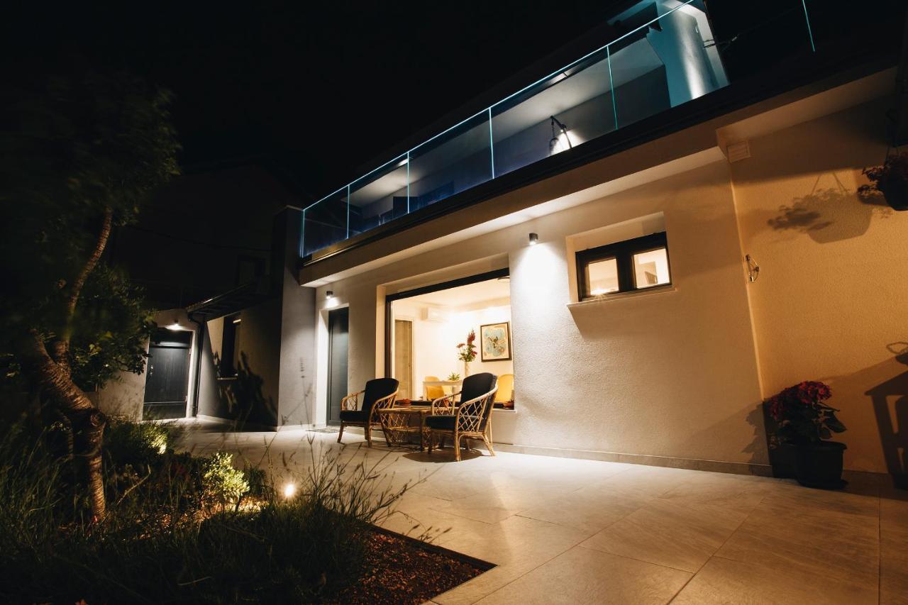 Villa Magna - Seaside Villa With Pool And Sauna Trogir Exteriör bild