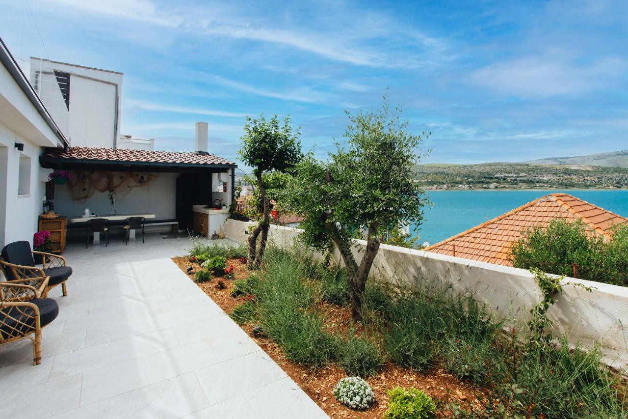 Villa Magna - Seaside Villa With Pool And Sauna Trogir Exteriör bild